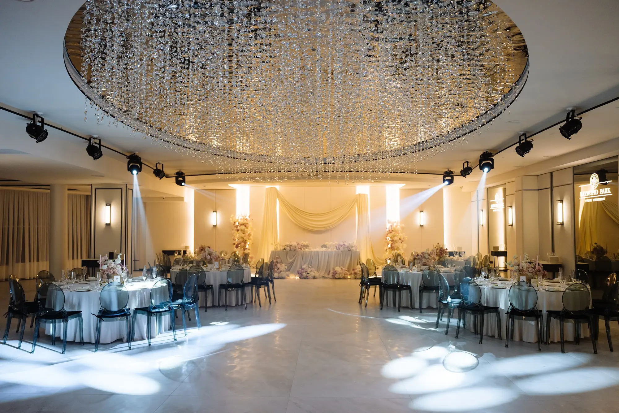 Sala Noir, Raymond Park